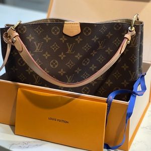 Louie Vuitton Beautiful New 100% authentic!